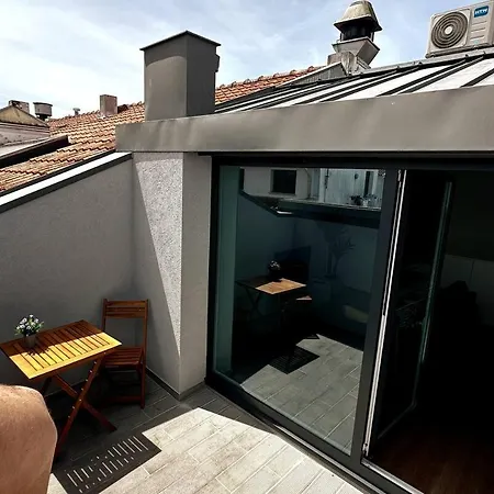 Apartment Up Lavie Trix